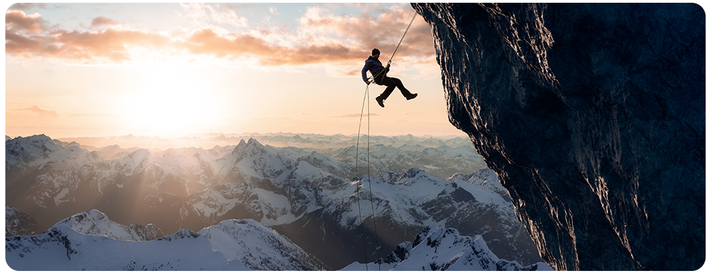 Foto de um homem praticando escalada